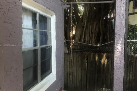 Commercial property in Miami, Florida 474.36 sq.m. № 1883839 - photo 4