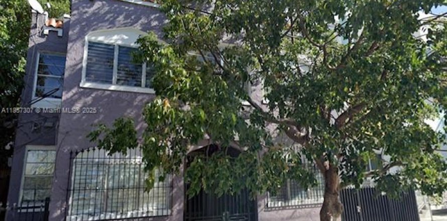 Commercial property in Miami, Florida 474.36 sq.m. № 1883839