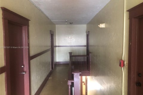 Commercial property in Miami, Florida 474.36 sq.m. № 1883839 - photo 8
