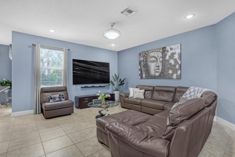 Casa en venta en West Palm Beach, Florida, 5 dormitorios, 252.04 m2 № 2434135 - foto 8
