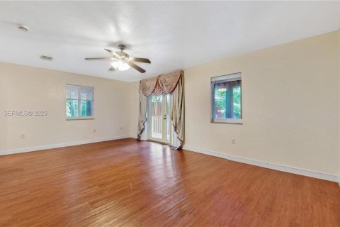 Снять в аренду таунхаус в Пальметто-Бей, Флорида 3 спальни, 210.14м2, № 1987172 - фото 8