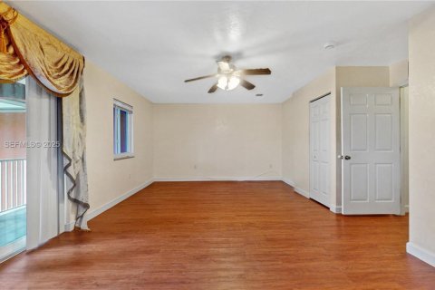 Снять в аренду таунхаус в Пальметто-Бей, Флорида 3 спальни, 210.14м2, № 1987172 - фото 10