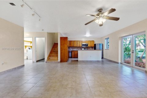 Снять в аренду таунхаус в Пальметто-Бей, Флорида 3 спальни, 210.14м2, № 1987172 - фото 3