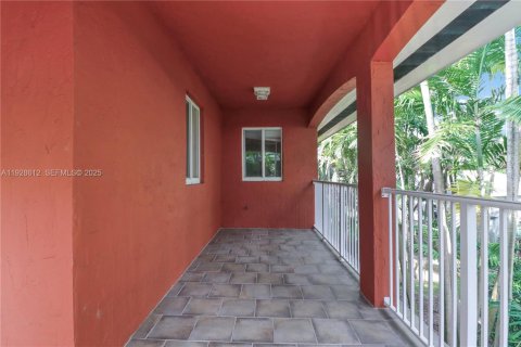 Снять в аренду таунхаус в Пальметто-Бей, Флорида 3 спальни, 210.14м2, № 1987172 - фото 16