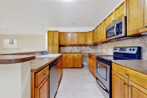 Снять в аренду таунхаус в Пальметто-Бей, Флорида 3 спальни, 210.14м2, № 1987172 - фото 6