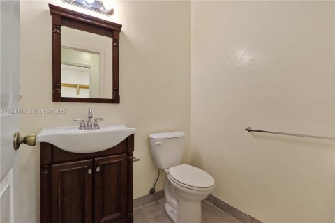 Снять в аренду таунхаус в Пальметто-Бей, Флорида 3 спальни, 210.14м2, № 1987172 - фото 22