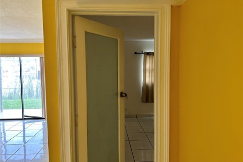 Condo in Sunrise, Florida, 2 bedrooms  № 1051444 - photo 1