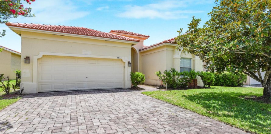 Casa en St. Lucie, Florida 3 dormitorios, 140.56 m2 № 2087925