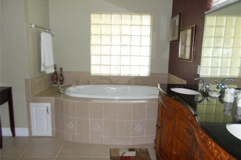 House in North Port, Florida 3 bedrooms, 202.62 sq.m. № 2215059 - photo 12
