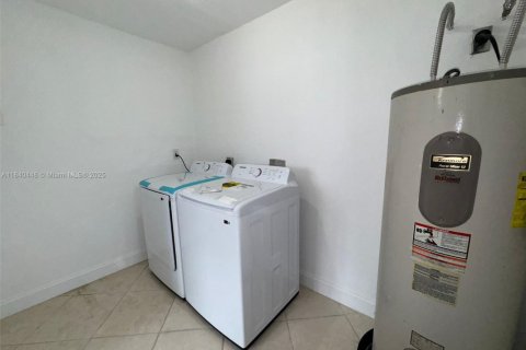 Casa en venta en Fort Lauderdale, Florida, 3 dormitorios, 136.57 m2 № 1828670 - foto 27