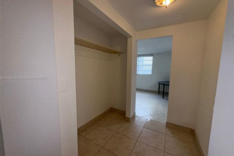 Casa en venta en Fort Lauderdale, Florida, 3 dormitorios, 136.57 m2 № 1828670 - foto 13
