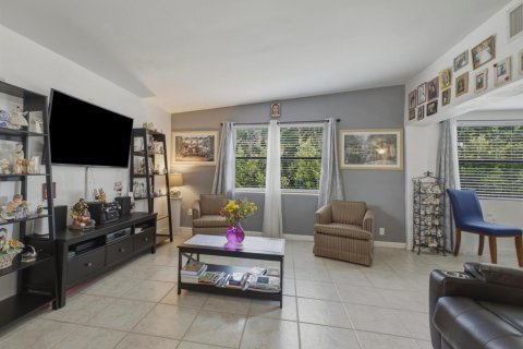 Casa en venta en Royal Palm Beach, Florida, 3 dormitorios, 107.58 m2 № 2180812 - foto 17