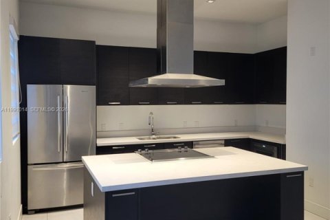 Touwnhouse à vendre à Doral, Floride: 4 chambres, 216.93 m2 № 2057354 - photo 4