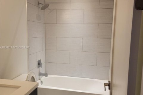 Touwnhouse à vendre à Doral, Floride: 4 chambres, 216.93 m2 № 2057354 - photo 10