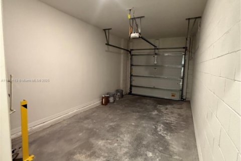 Townhouse in Lake Wales, Florida 3 bedrooms № 1924953 - photo 21