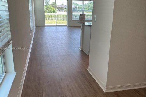 Townhouse in Lake Wales, Florida 3 bedrooms № 1924953 - photo 7