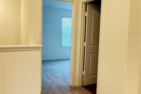 Townhouse in Lake Wales, Florida 3 bedrooms № 1924953 - photo 12