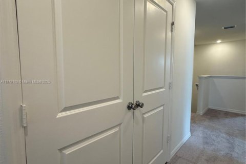 Townhouse in Lake Wales, Florida 3 bedrooms № 1924953 - photo 16