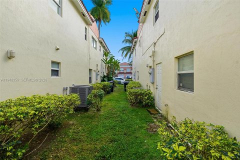 Adosado en venta en Fort Lauderdale, Florida, 2 dormitorios, 116.13 m2 № 2006301 - foto 19