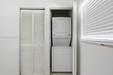 Adosado en venta en Fort Lauderdale, Florida, 2 dormitorios, 116.13 m2 № 2006301 - foto 14