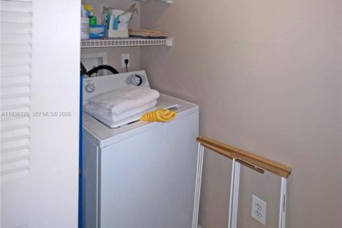 Condo in Jensen Beach, Florida, 2 bedrooms  № 1996376 - photo 8