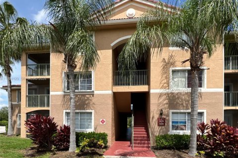 Condo in Jensen Beach, Florida, 2 bedrooms  № 1996376 - photo 2
