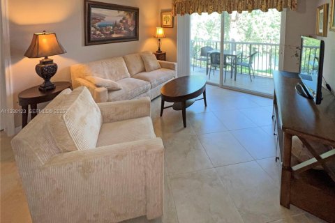 Condo in Jensen Beach, Florida, 2 bedrooms  № 1996376 - photo 7