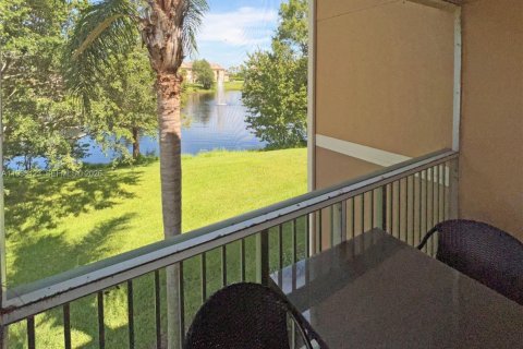 Condo in Jensen Beach, Florida, 2 bedrooms  № 1996376 - photo 10