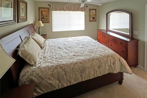 Condo in Jensen Beach, Florida, 2 bedrooms  № 1996376 - photo 12