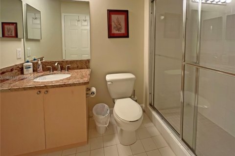 Condo in Jensen Beach, Florida, 2 bedrooms  № 1996376 - photo 11