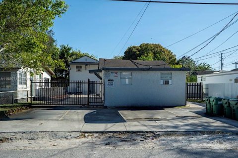 Immobilier commercial à Miami, Floride 227.24 m2 № 2079792