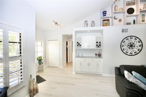 Condominio en venta en Palm Harbor, Florida, 2 dormitorios, 114.27 m2 № 2396896 - foto 3