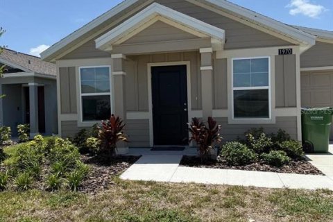 House in Winter Haven, Florida 3 bedrooms, 98.48 sq.m. № 2209945