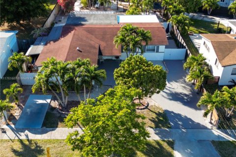 House in Cutler Bay, Florida 4 bedrooms, 155.15 sq.m. № 1707915 - photo 1