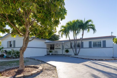 House in Cutler Bay, Florida 4 bedrooms, 155.15 sq.m. № 1707915 - photo 5