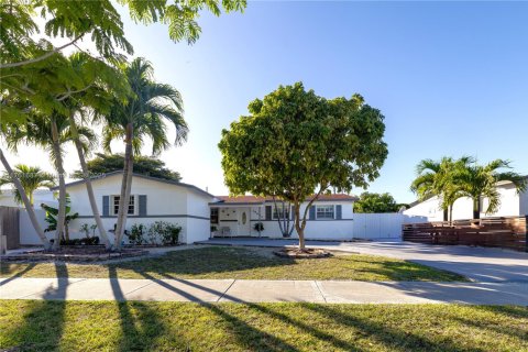 House in Cutler Bay, Florida 4 bedrooms, 155.15 sq.m. № 1707915 - photo 4