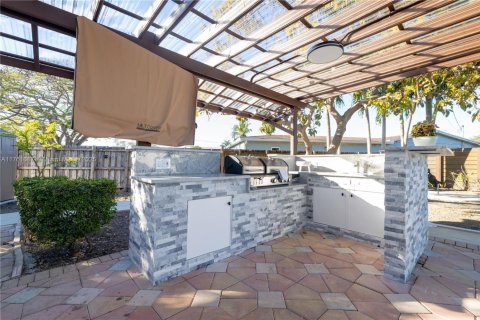 House in Cutler Bay, Florida 4 bedrooms, 155.15 sq.m. № 1707915 - photo 28