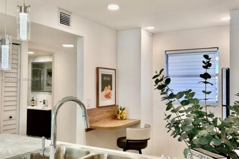 Condominio en venta en Margate, Florida, 1 dormitorio, 66.89 m2 № 2005360 - foto 12