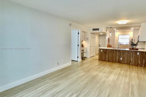 Condominio en venta en Margate, Florida, 1 dormitorio, 66.89 m2 № 2005360 - foto 5