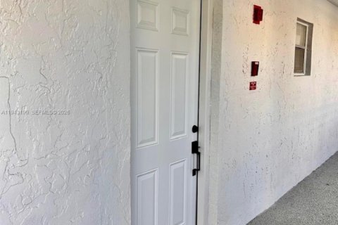 Condominio en venta en Margate, Florida, 1 dormitorio, 66.89 m2 № 2005360 - foto 3