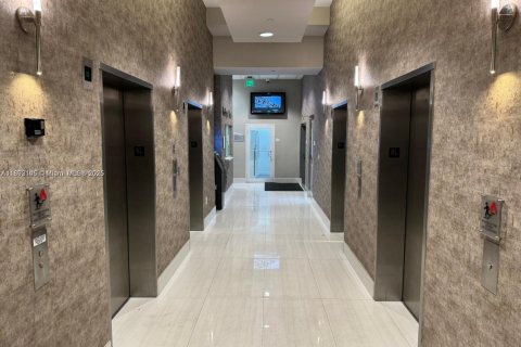 Copropriété à vendre à Miami, Floride: 1 chambre, 76.64 m2 № 1946776 - photo 6