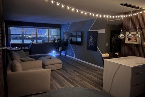Condominio en venta en Hallandale Beach, Florida, 1 dormitorio, 76.64 m2 № 1430022 - foto 15