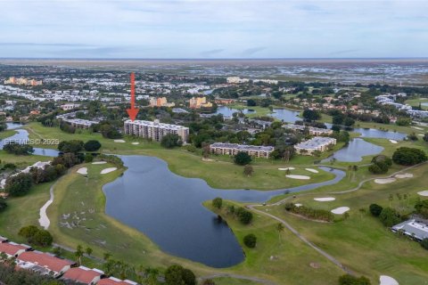 Купить кондоминиум в Уэстон, Флорида 2 спальни, 118.26м2, № 1989639 - фото 10