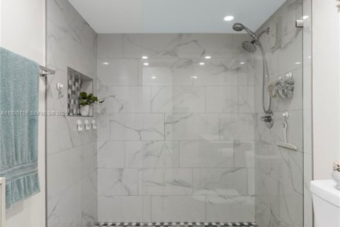 Купить кондоминиум в Уэстон, Флорида 2 спальни, 118.26м2, № 1989639 - фото 21