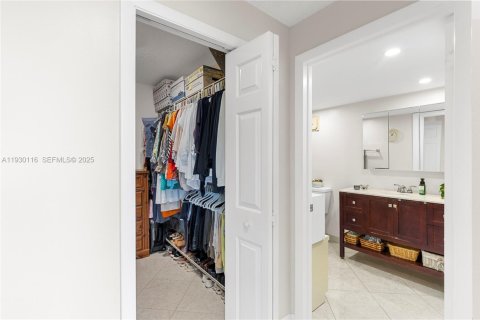 Купить кондоминиум в Уэстон, Флорида 2 спальни, 118.26м2, № 1989639 - фото 20