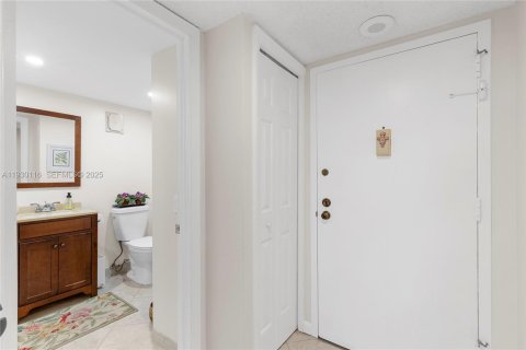 Купить кондоминиум в Уэстон, Флорида 2 спальни, 118.26м2, № 1989639 - фото 7