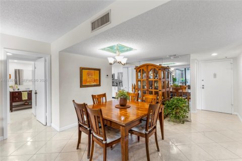 Купить кондоминиум в Уэстон, Флорида 2 спальни, 118.26м2, № 1989639 - фото 8