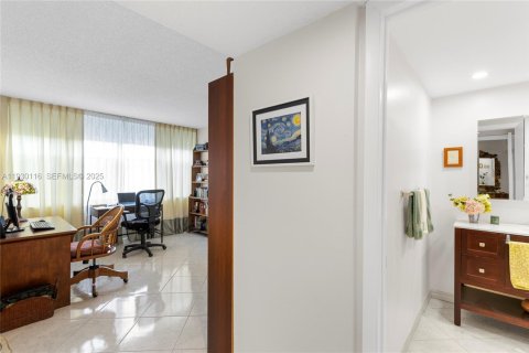 Купить кондоминиум в Уэстон, Флорида 2 спальни, 118.26м2, № 1989639 - фото 29