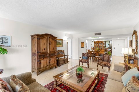 Купить кондоминиум в Уэстон, Флорида 2 спальни, 118.26м2, № 1989639 - фото 13