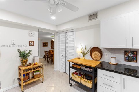 Купить кондоминиум в Уэстон, Флорида 2 спальни, 118.26м2, № 1989639 - фото 11